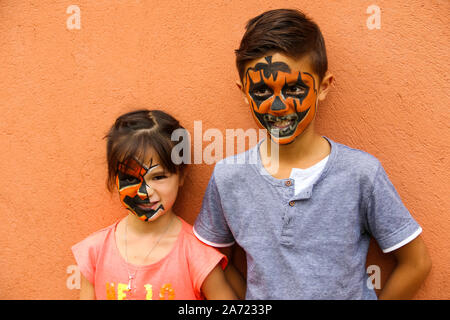 Halloween Chateau d Astros - Route de Lorgues, 83550 VIDAUBAN, Francia - Bambini con facce dipinte, zucche, parco giochi - 2017 Foto Stock