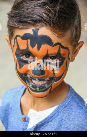 Halloween Chateau d Astros - Route de Lorgues, 83550 VIDAUBAN, Francia - Bambini con facce dipinte, zucche, parco giochi - 2017 Foto Stock