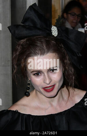 Londra, Regno Unito. 29 ott 2019. Helena Bonham Carter assiste Harper's Bazaar donne annuale del premio l'anno, che celebra la femmina ad alta volantini, a Claridge's London, Regno Unito - 29 ottobre 2019 Credit: Nils Jorgensen/Alamy Live News Foto Stock