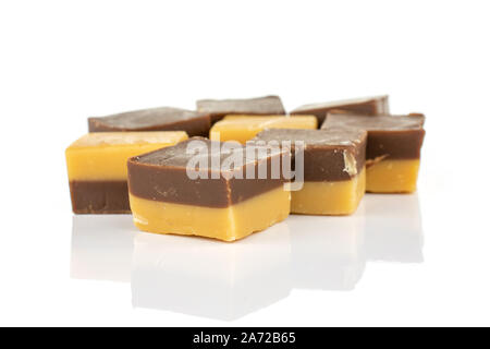 Gruppo di otto tutta la Dolce caramello marrone cioccolato candy isolati su sfondo bianco Foto Stock