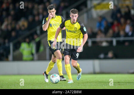 Burton upon Trent, Regno Unito. 29 ott 2019. Nathan Broadhead di Burton Albion (9) durante il Carabao EFL Cup round di 16 match tra Burton Albion e Leicester City presso la Pirelli Stadium, Burton upon Trent, Inghilterra. Foto di Mick Haynes. Solo uso editoriale, è richiesta una licenza per uso commerciale. Nessun uso in scommesse, giochi o un singolo giocatore/club/league pubblicazioni. Credit: UK Sports Pics Ltd/Alamy Live News Foto Stock