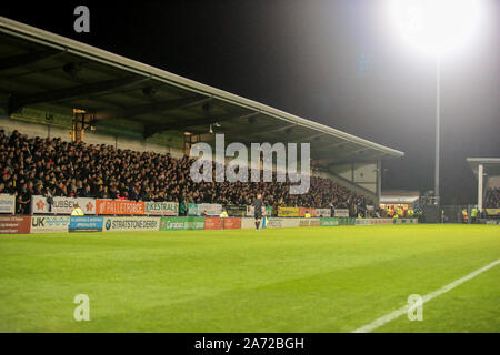 Burton upon Trent, Regno Unito. 29 ott 2019. Burton tifosi durante il Carabao EFL Cup round di 16 match tra Burton Albion e Leicester City presso la Pirelli Stadium, Burton upon Trent, Inghilterra. Foto di Mick Haynes. Solo uso editoriale, è richiesta una licenza per uso commerciale. Nessun uso in scommesse, giochi o un singolo giocatore/club/league pubblicazioni. Credit: UK Sports Pics Ltd/Alamy Live News Foto Stock