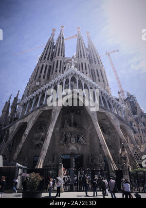 La passione façade o Fachada de la Pasión della Basílica de la Sagrada Família fa parte di un sito patrimonio mondiale dell'UNESCO. Dell'Architetto Antoni Gaudí Foto Stock