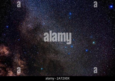 La regione in Serpens e Ofiuco contenente l'Serpens-Ophiuchus (S-O) doppio Cluster, qui in alto a sinistra e la grande cluster binoculare IC 4655 un Foto Stock