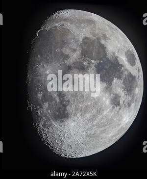 Un panorama o il mosaico del 10-giorno-vecchia gibbous Moon, il 16 marzo 2019, che mostra il disco completo e la misura dei dettagli incredibili lungo il terminatore, th Foto Stock