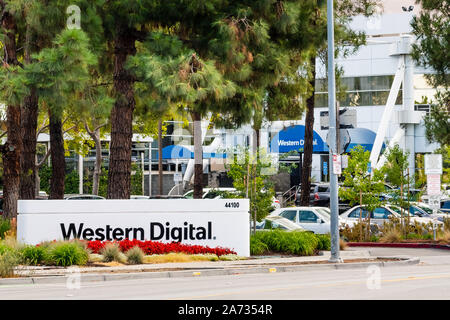 Oct 27, 2019 Fremont / CA / STATI UNITI D'AMERICA - Western Digital factory in Silicon Valley; Western Digital Corporation è un americano di computer unità disco rigido settori manifatturiero Foto Stock