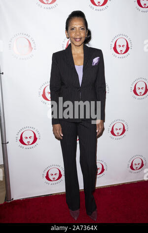 Ottobre 28, 2019, Los Angeles, California, Stati Uniti d'America: PENNY JOHNSON JERALD assiste semplicemente Shakespeare: Il Mercante di Venezia, un beneficio in scena la lettura per supportare il Shakespeare Center di Los Angeles presso il Walt Disney Concert Hall di Los Angeles, California. (Credito Immagine: © Charlie Steffens/ZUMA filo) Foto Stock