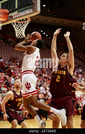 Bloomington, Stati Uniti. 29 ott 2019. Indiana University's Armaan Franklin (2) gioca contro Gannon durante la fiera del NCAA di pallacanestro a Simon Skjodt Assembly Hall in Bloomington.(punteggio finale; Indiana University 84:54 Gannon) Credito: SOPA Immagini limitata/Alamy Live News Foto Stock