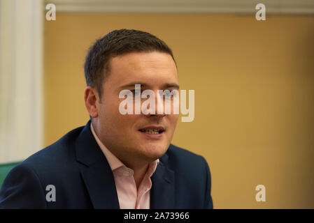 Wes Streeting è un membro del Parlamento (MP) per Ilford Nord, che rappresenta il partito laburista poiché il 2015 elezione generale. Foto Stock