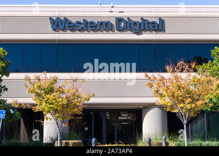 Oct 27, 2019 Milpitas / CA / STATI UNITI D'AMERICA - Western Digital sede nella Silicon Valley; Western Digital Corporation è un americano di computer unità disco rigido Foto Stock