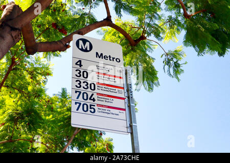 LA metropolitana fermata firmare su Santa Monica Blvd, West Hollywood Foto Stock