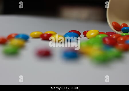 Rivestite con zucchero gemme di cioccolato Candy Foto Stock