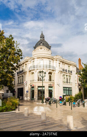 Orleans, Francia, ottobre 14, 2019: Anceint neo-barocco banque edifici lungo Place du Martro in Orleans Francia Foto Stock