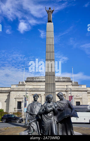 Statua in memoria di Lady leva esterna galleria d arte di Port Sunlight, Merseyside Foto Stock