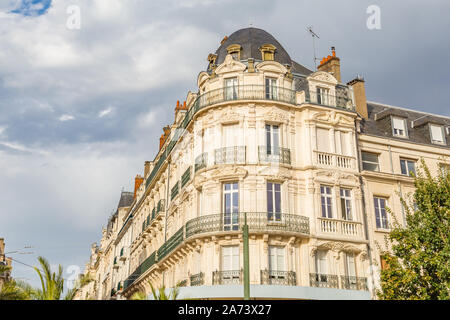 Neo antichi edifici barocchi lungo Place du Martro in Orleans Francia Foto Stock