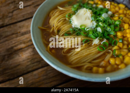 Fotografia di cibo di un vegano miso giapponese ramen noodle piatto Foto Stock