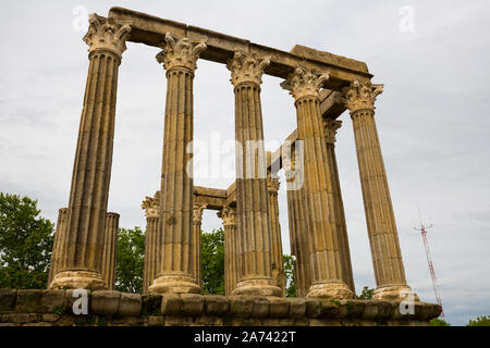 Rovine dell antico tempio romano di Evora nel centro storico della città, Portogallo Foto Stock