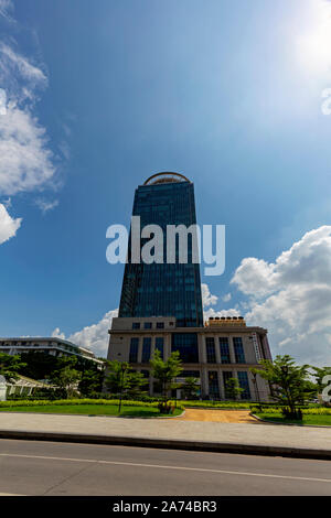 La Banca Canadia costruire torri sulla Banca di Cina (Hong Kong) nel centro della città di Phnom Penh Cambogia. Foto Stock
