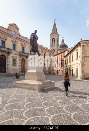 Sulmona (Abruzzo, Italia) - Un patrimonio artistico di città in provincia di L'Aquila, nel cuore della regione Abruzzo, il Parco Nazionale della Majella, famosa per i confetti. Foto Stock