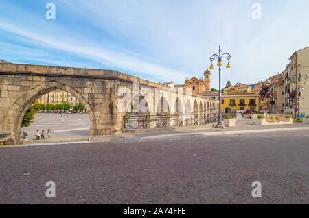 Sulmona (Abruzzo, Italia) - Un patrimonio artistico di città in provincia di L'Aquila, nel cuore della regione Abruzzo, il Parco Nazionale della Majella, famosa per i confetti. Foto Stock