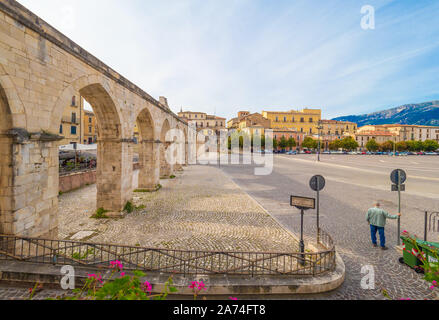 Sulmona (Abruzzo, Italia) - Un patrimonio artistico di città in provincia di L'Aquila, nel cuore della regione Abruzzo, il Parco Nazionale della Majella, famosa per i confetti. Foto Stock