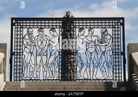 VIGELANDS parco delle sculture nel Parco Frogner Oslo,dove la Nowegian artista Gustav Vigeland più quindi 200 scultura in bronzo di granito e ferro battuto sono posti Foto Stock