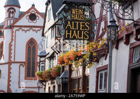 Le case medioevali nel centro di Bacharach, Renania, Germania Foto Stock