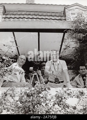 Kurt Hoffmann, deutscher direttore cinematografico (links), Deutschland um 1967. Film tedesco direttore Kurt Hoffmann (sinistra), Germania ca. 1967. Foto Stock