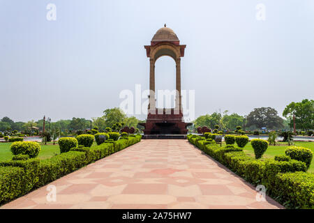 Baldacchino nelle vicinanze del Cancello indiano, all'interno di piazza giardino. New Delhi, India, Asia Foto Stock