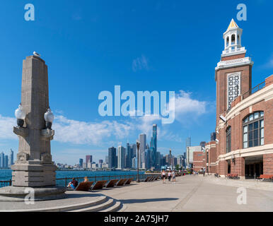 Il Chicago skyline dalla fine del Navy Pier, Chicago, Illinois, Stati Uniti d'America. Foto Stock