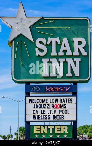 Un segno per la Star Inn motel è raffigurato, Ottobre 22, 2019, in Biloxi Mississippi. Foto Stock