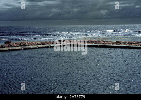 Immagine a infrarossi - piscina di marea a bassa marea - Viking Bay - resort di broadstairs - isola di Thanet - kent - Inghilterra - UK Foto Stock