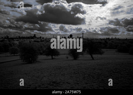 Immagine a infrarossi - vista da Primrose Hill alla city di Londra - Inghilterra - UK Foto Stock