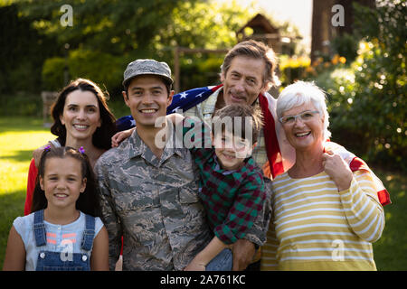 Ritratto di soldato con la famiglia Foto Stock