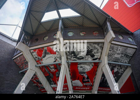 ENSCHEDE, Paesi Bassi - 30 ottobre: una parte della vista entrrance di De Grolsch Veste (FC Twente Stadium) davanti al femminile UEFA Champions League football match tra FC Twente e Vfl Wolfsburg a De Grolsch Veste (FC Twente Stadium) il 30 ottobre 2019 di Enschede nei Paesi Bassi (foto di Daniela Porcelli/SPP) Foto Stock