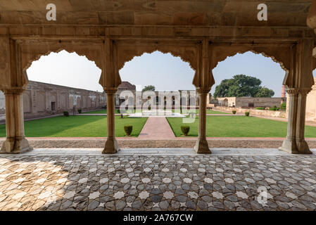 LAHORE, PAKISTAN- il Sep 23, 2019: Shahi Qila di Lahore Fort. Diwan-i-Khas sala delle udienze private degli imperatori Mughal. Foto Stock