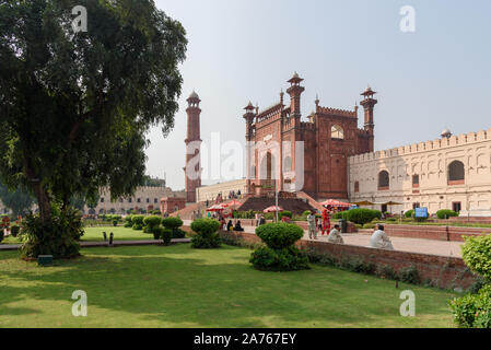 LAHORE, PAKISTAN- il Sep 23, 2019; moschea Badshahi è uno di Lahore più iconici punti di riferimento. Foto Stock