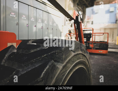 L'articolazione del braccio di sollevamento il lavoro zona industriale. Foto Stock