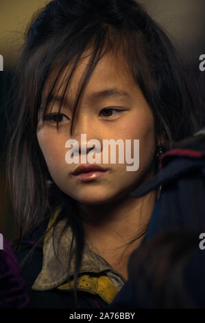 Sapa, Lao Cai, Vietnam - Marzo 18, 2011: bella ragazza Hmong Foto Stock