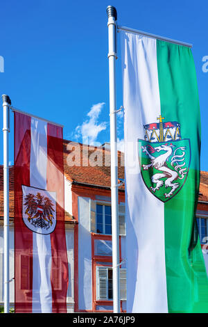 Bandiere di Austria e Stiria con bracci di rivestimento Foto Stock