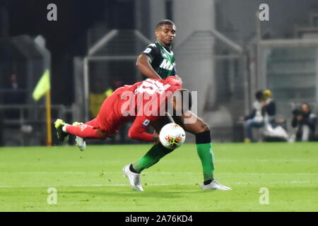 Reggio Emilia, Italia. 30 ott 2019. marlon sassuolo e boateng fiorentinaduring Sassuolo vs Fiorentina, italiano di calcio di Serie A del campionato Gli uomini in Reggio Emilia, Italia, 30 Ottobre 2019 - LPS/Alessio Tarpini Credito: Alessio Tarpini/LP/ZUMA filo/Alamy Live News Foto Stock