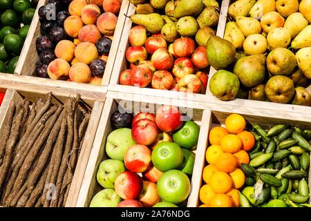 Frutta e verdura nel mercato organico all'ANUGA FOOD fair, Colonia, nella Renania settentrionale-Vestfalia, Germania Foto Stock