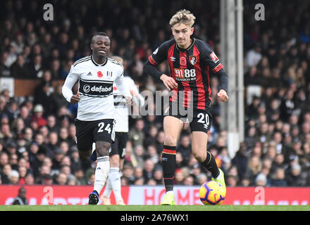 Londra, Inghilterra - Ottobre 27, 2018: Jean Michael seri di Fulham (L) e David Robert Brooks di Bournemouth (R)durante il 2018/19 English Premier League tra Fulham FC e AFC Bournemouth a Craven Cottage. Foto Stock