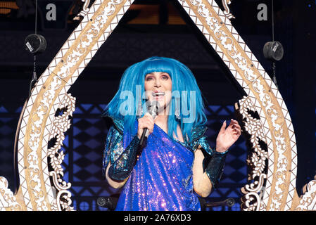 Leeds, Regno Unito. 30 ott 2019. Cher esegue presso la prima diretta Arena di Leeds. Credito: Gary Stafford/Alamy Live News Foto Stock