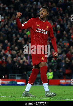 Anfield, Liverpool, Merseyside, Regno Unito. 30 ott 2019. English Football League Cup, Carabao Cup, Liverpool contro l'Arsenal; Rhian Brewster di Liverpool punzoni l'aria dopo il punteggio durante la pena shootout - rigorosamente solo uso editoriale. Nessun uso non autorizzato di audio, video, dati, calendari, club/campionato loghi o 'live' servizi. Online in corrispondenza uso limitato a 120 immagini, nessun video emulazione. Nessun uso in scommesse, giochi o un singolo giocatore/club/league pubblicazioni Credito: Azione Sport Plus/Alamy Live News Foto Stock