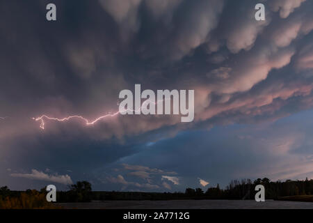 Temporale con mammatus nuvole e fulmini, Lago Superior, Autunno, Settembre, Wisconsin, USA, da Dominique Braud/Dembinsky Foto Assoc Foto Stock