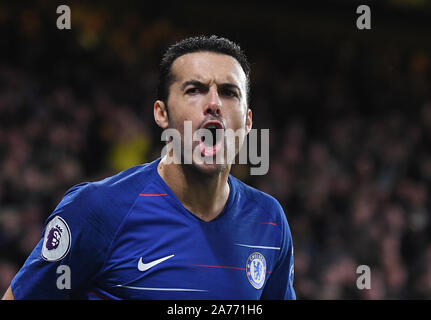 Londra, Inghilterra - 8 dicembre 2018: Pedro Eliezer Rodríguez Ledesma di Chelsea festeggia dopo un gol da David Luiz (non in foto) durante il 2018/19 Premier League tra Chelsea FC e Manchester City a Stamford Bridge. Foto Stock