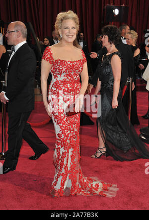 LOS ANGELES, CA - Marzo 2, 2014: Bette Midler presso la 86Accademia annuale Premi al Teatro Dolby, Hollywood. © 2014 Paul Smith / Featureflash Foto Stock