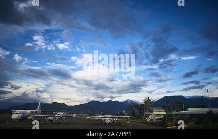 Un aeromobile a Mount Hagen Airport Foto Stock