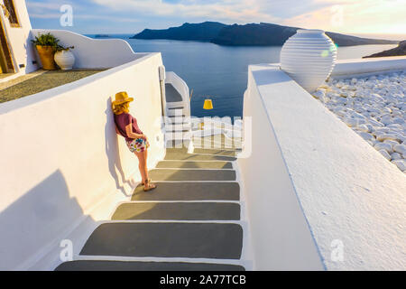 Oia. Santorini. Isole Cicladi. La Grecia. Foto Stock